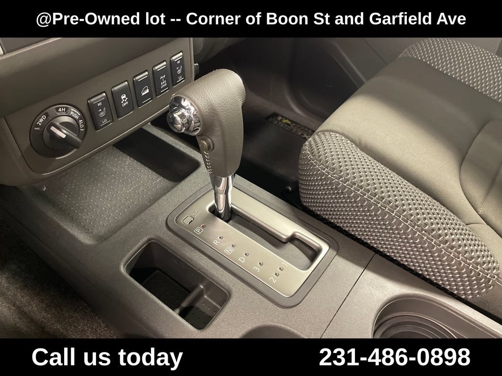 Used 2015 Nissan Xterra PRO-4X AWD/4WD image 25