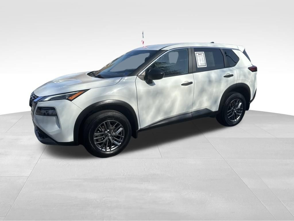 Used 2023 Nissan Rogue S image 3