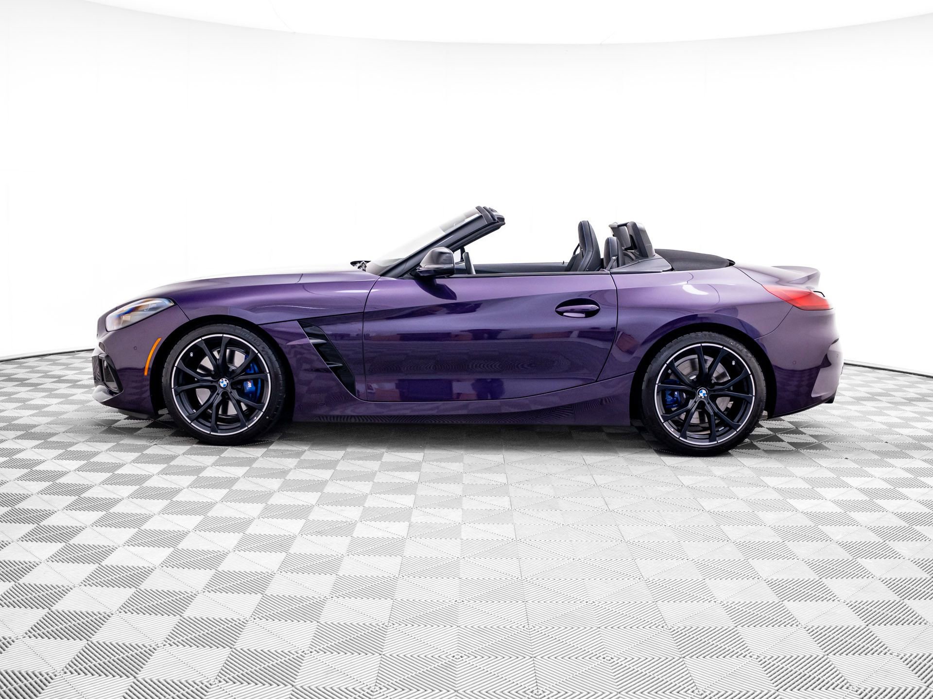 Used 2024 BMW Z4 M40i w/ Premium Package RWD video 2