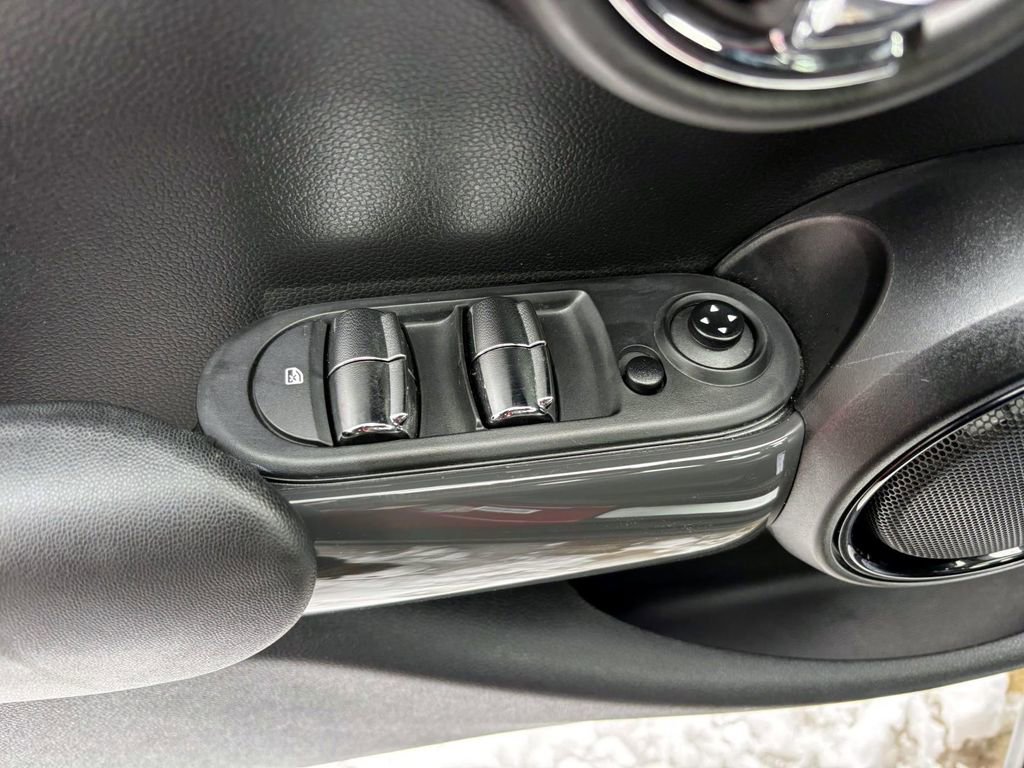 Used 2015 MINI Cooper 4-Door Hardtop image 10