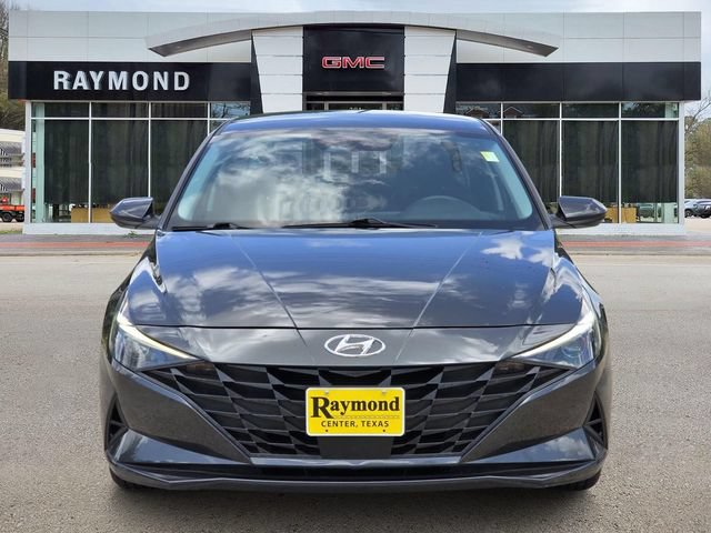 Used 2023 Hyundai Elantra SEL w/ Preferred Accessory Package FWD image 2