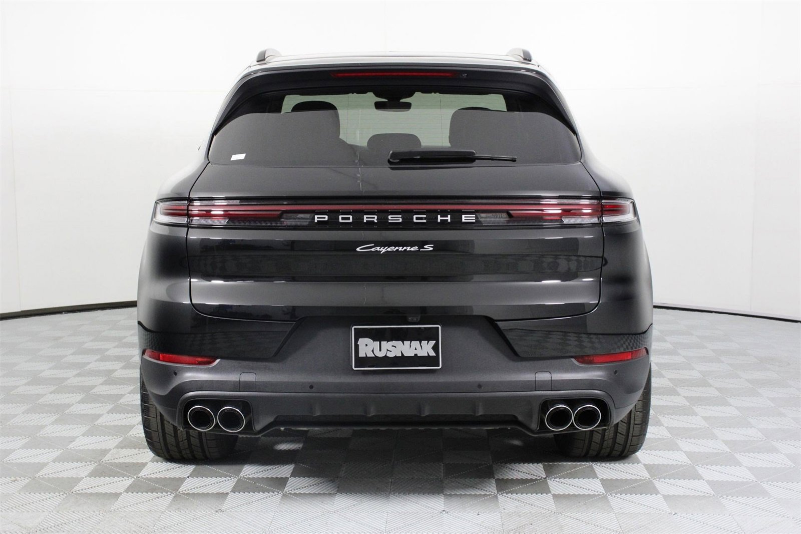 Used 2025 Porsche Cayenne S image 6