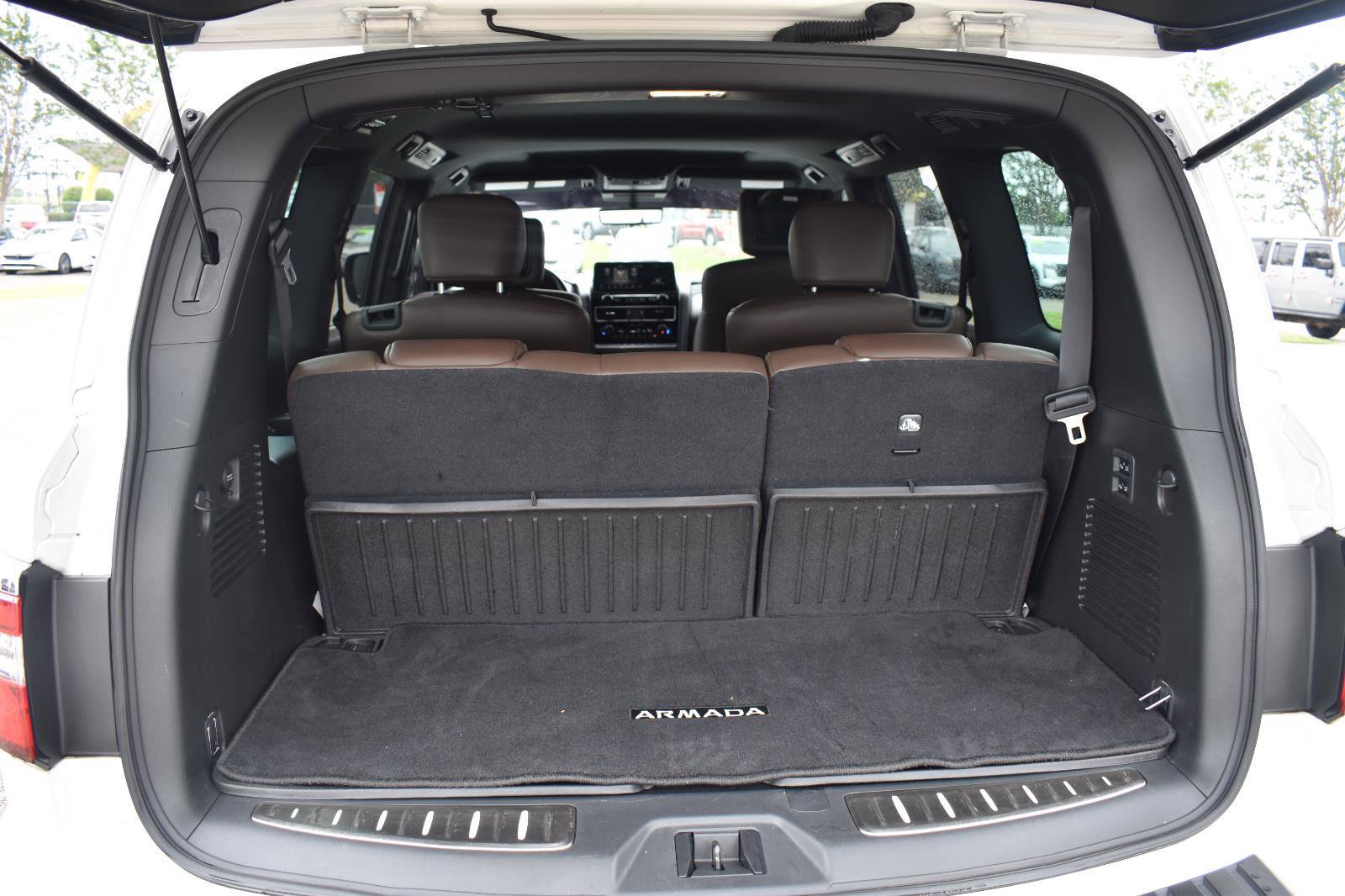 Used 2023 Nissan Armada Platinum w/ Captain's Chairs Package RWD image 65
