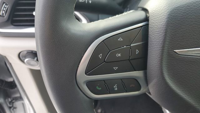 Certified 2024 Chrysler Pacifica Touring-L FWD image 10