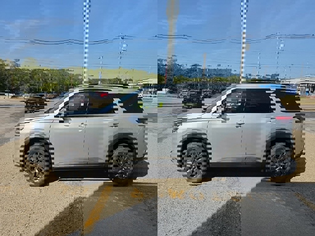 New 2025 Nissan Pathfinder SV image 9