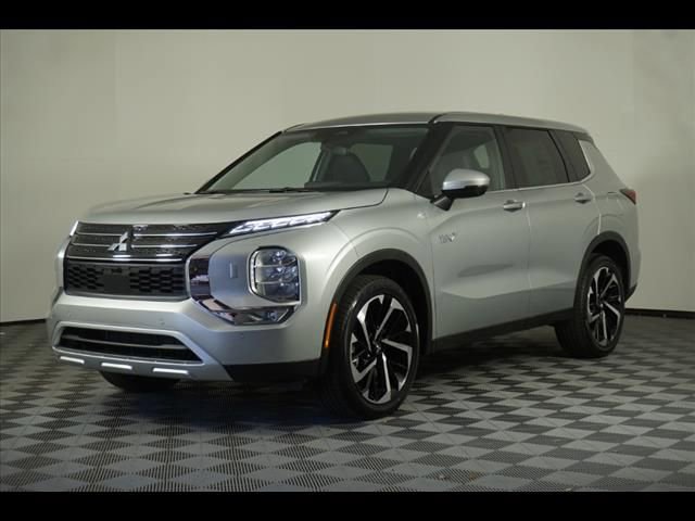 Used 2025 Mitsubishi Outlander SE image 3
