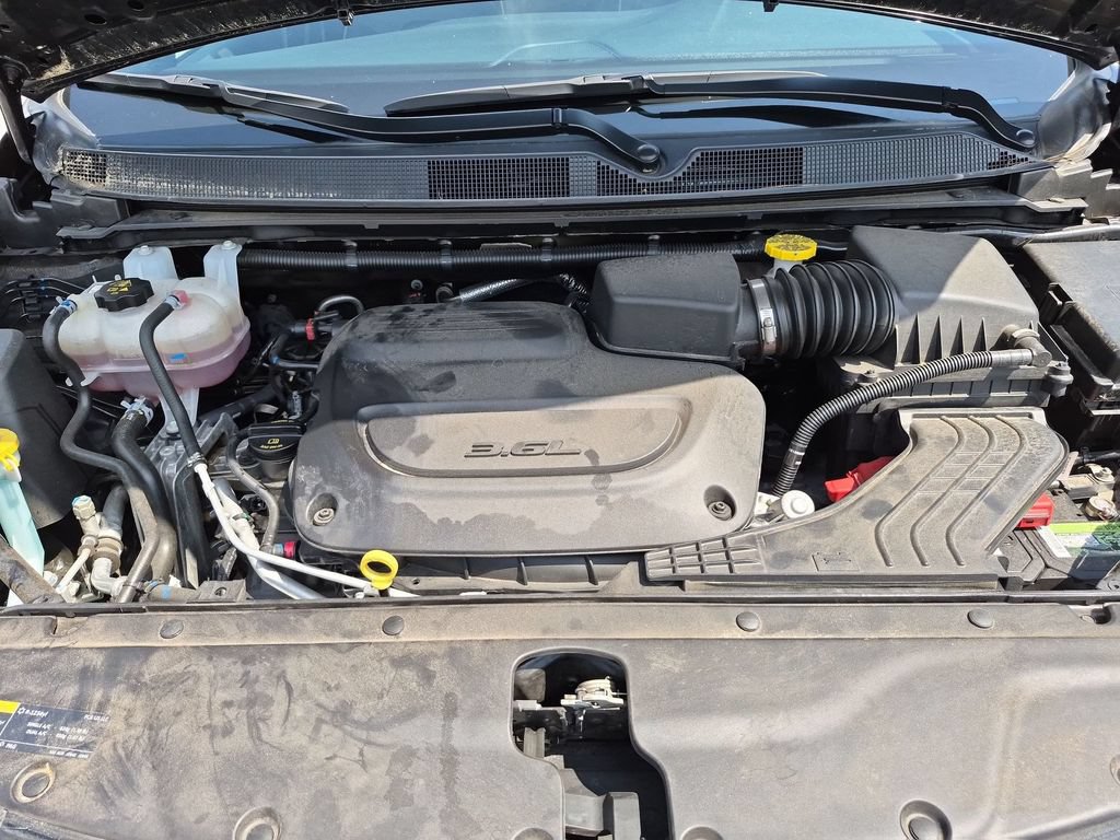 Used 2025 Chrysler Pacifica Limited FWD image 34