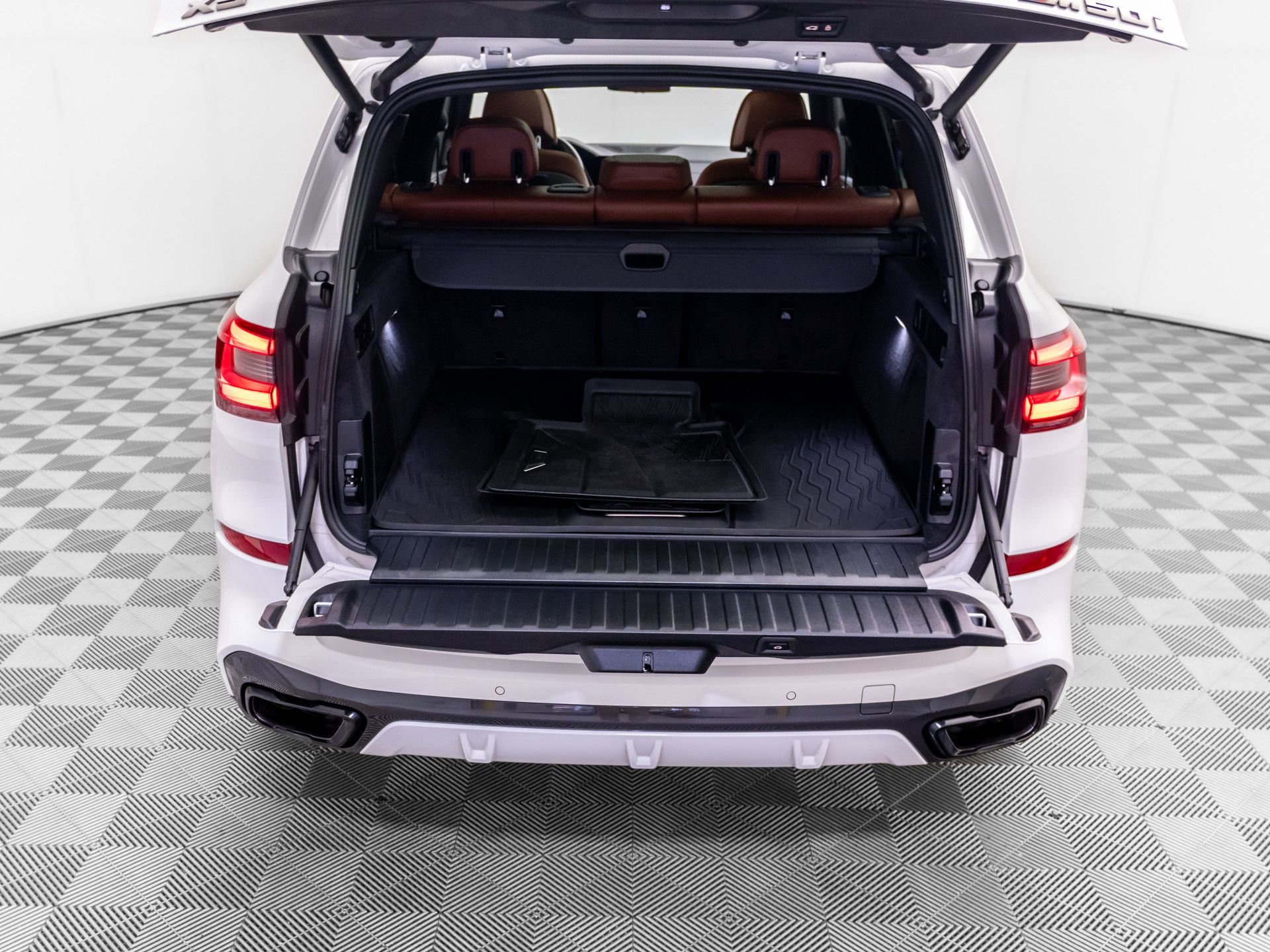 Certified 2023 BMW X5 M50i w/ Executive Package image 39