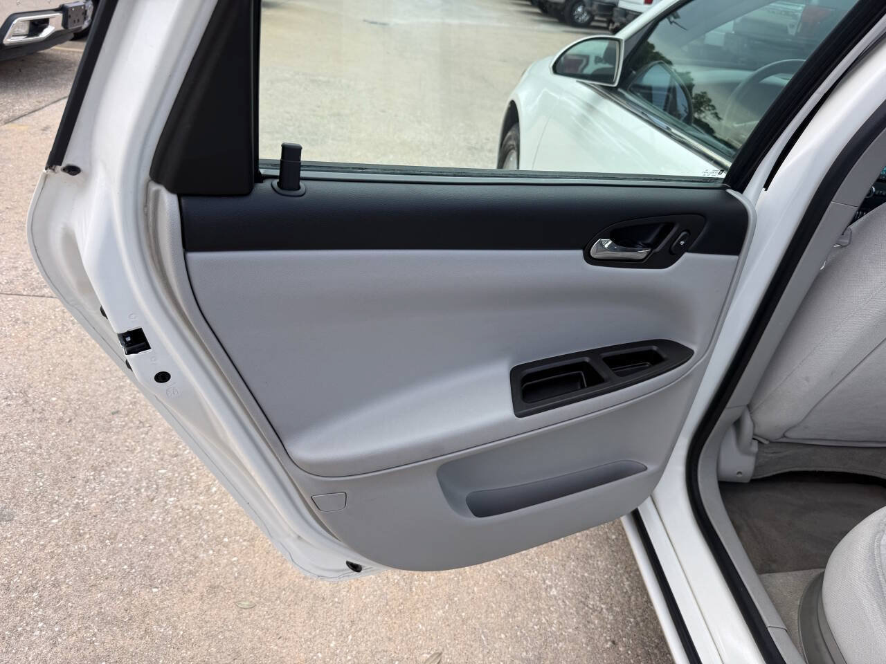 Used 2008 Chevrolet Impala LT FWD image 14
