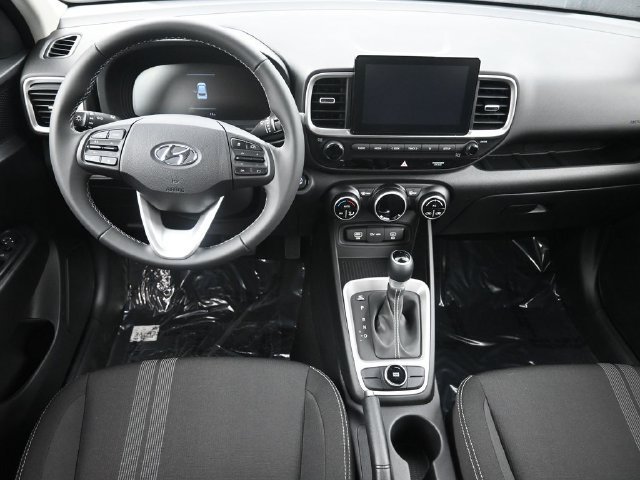 Used 2025 Hyundai Venue SEL FWD image 13