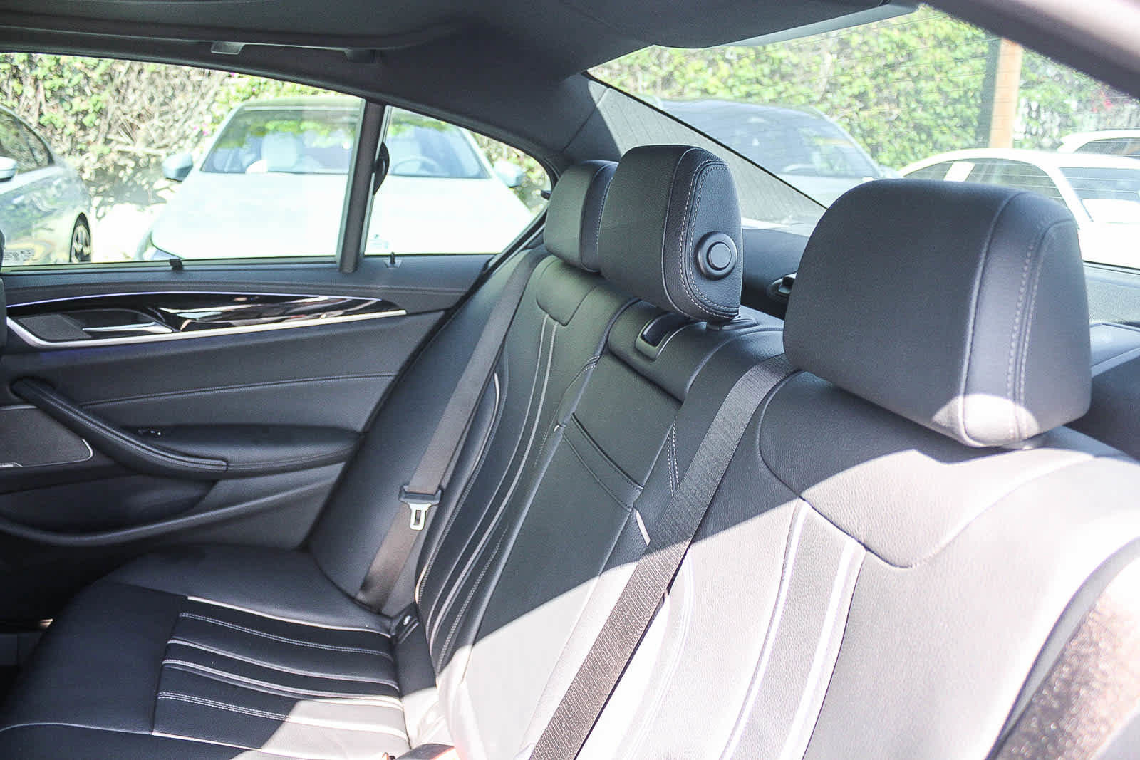 Used 2023 BMW M550i xDrive w/ Executive Package AWD/4WD image 18