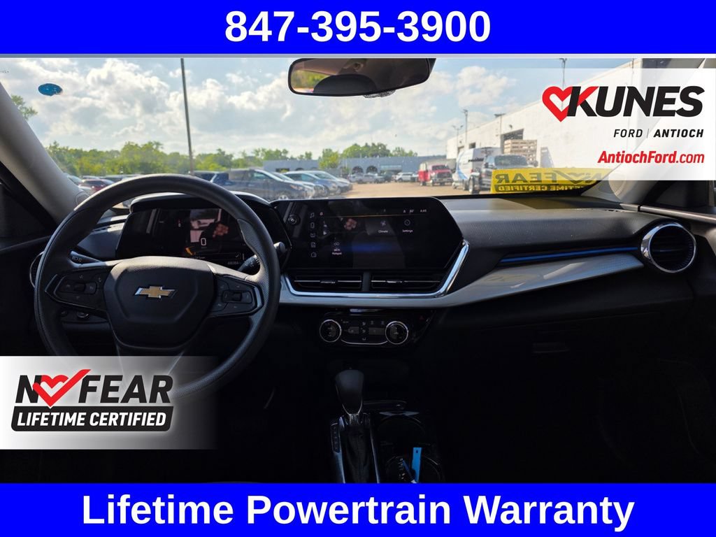 Used 2025 Chevrolet Trax LT FWD image 19