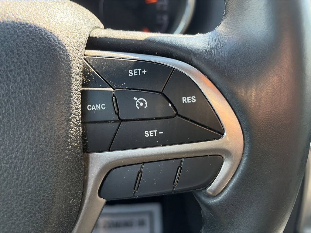 Used 2018 Jeep Grand Cherokee Altitude AWD/4WD image 14