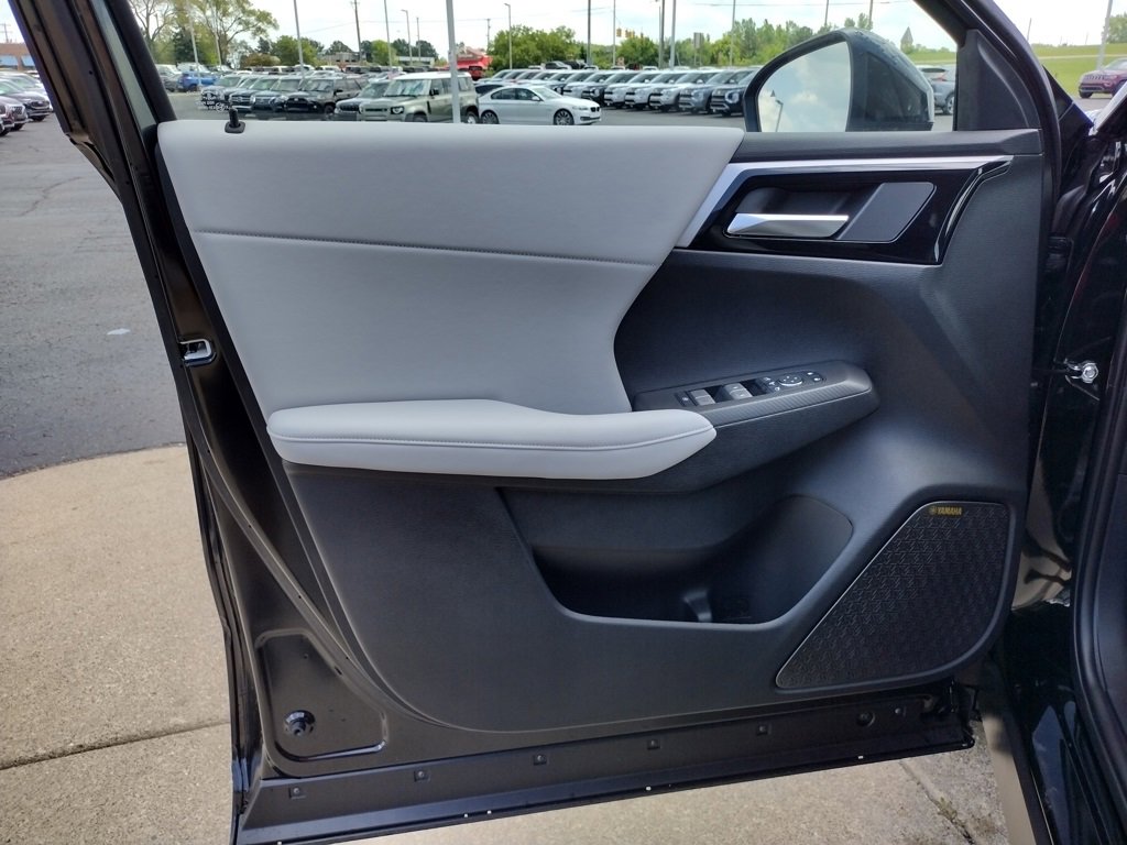 New 2025 Mitsubishi Outlander SE image 29