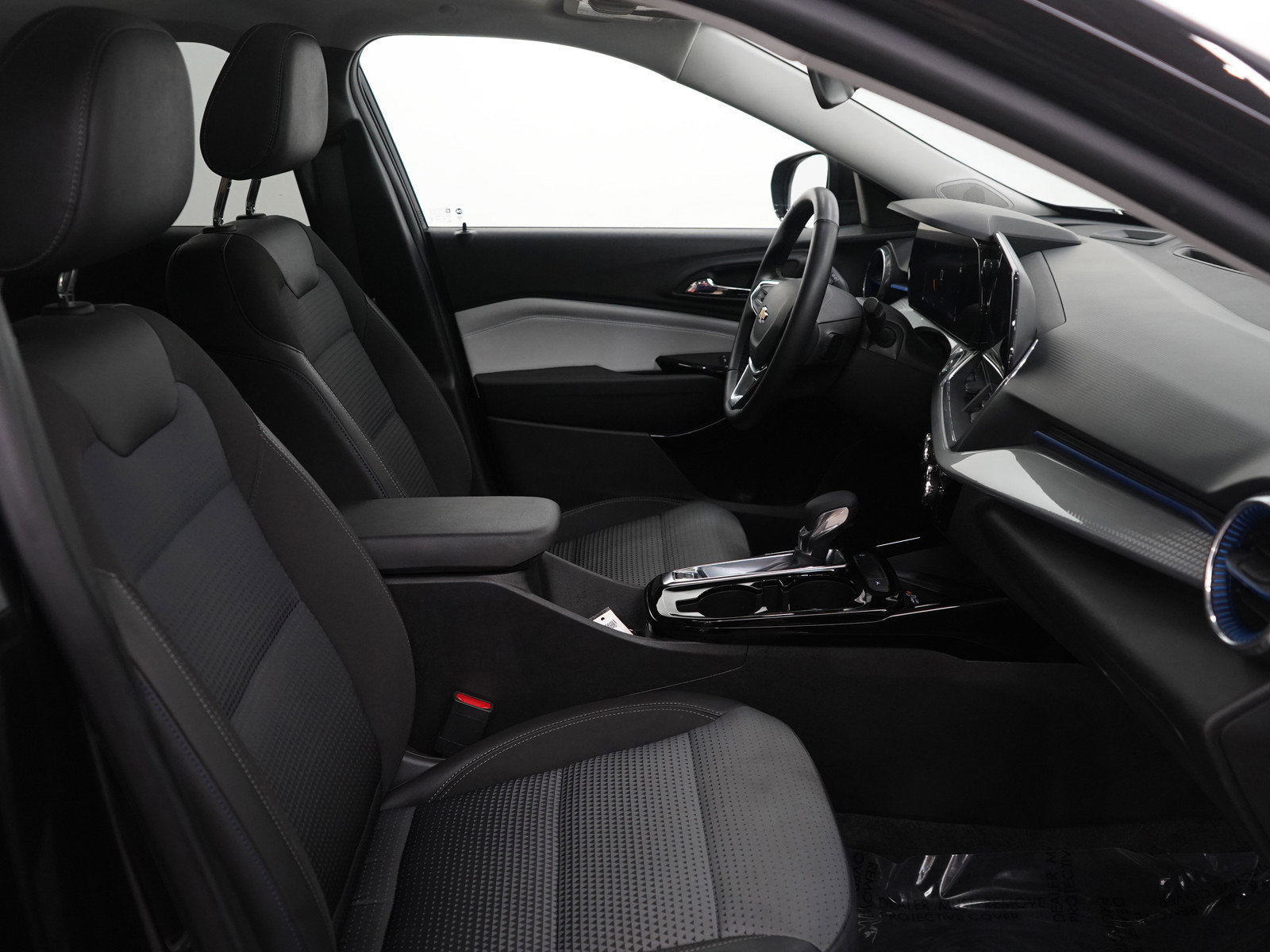 Used 2024 Chevrolet Trax LT w/ Sunroof Package image 11