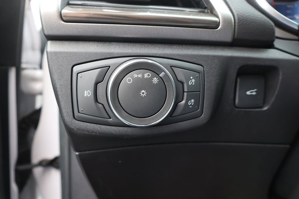 Used 2017 Ford Fusion SE w/ Fusion SE Technology Package image 11