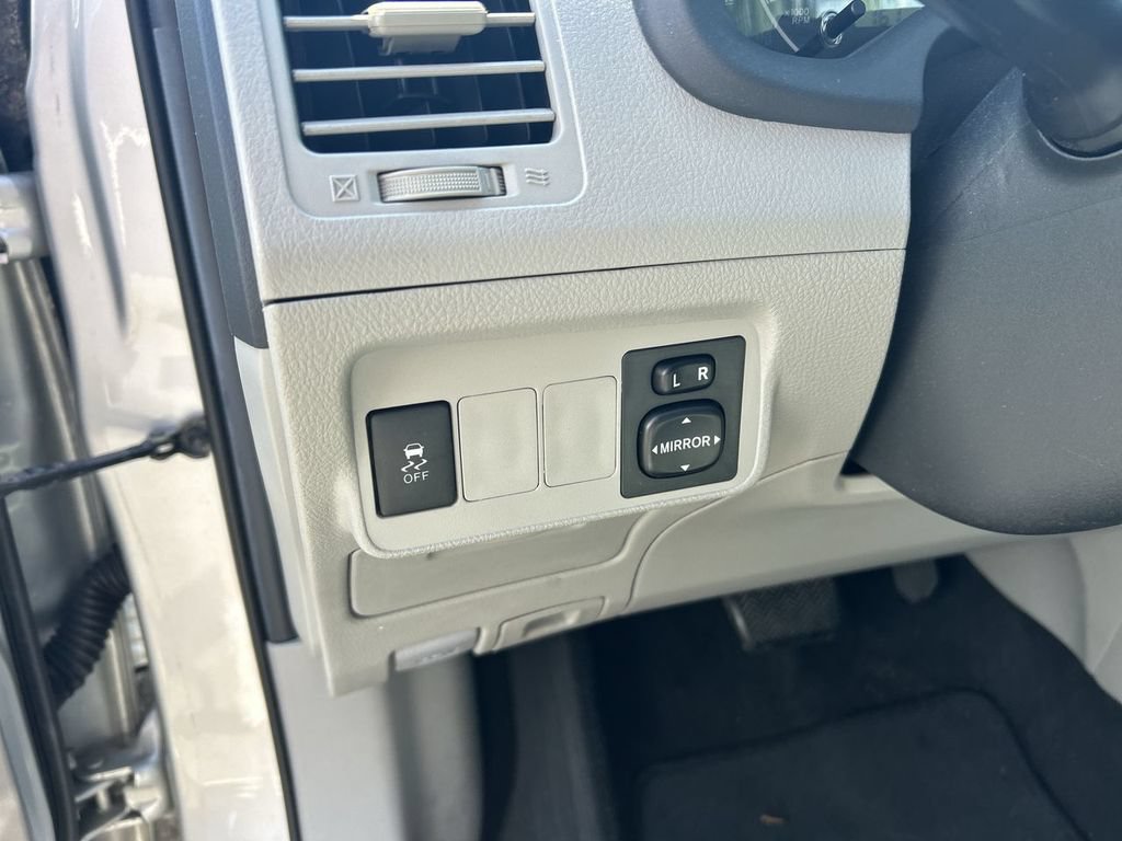 Used 2013 Toyota Corolla L FWD image 17