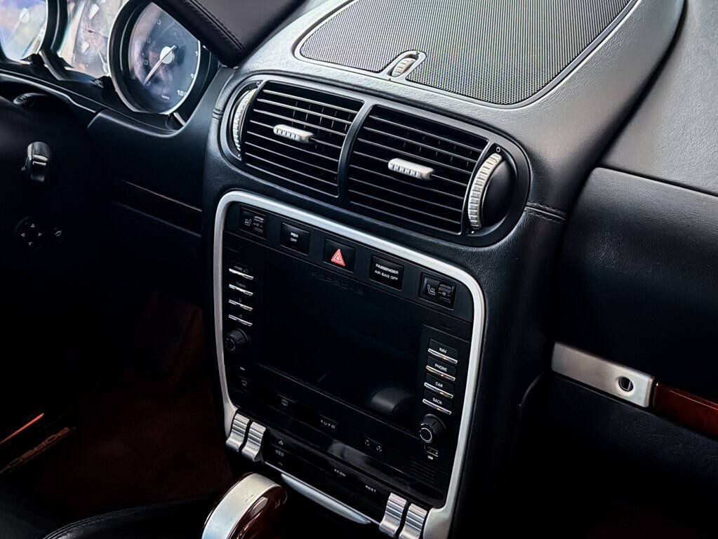 Used 2006 Porsche Cayenne Turbo AWD/4WD image 30