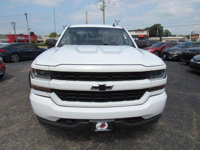 Used 2018 Chevrolet Silverado 1500 Custom w/ Custom Value Package AWD/4WD image 3