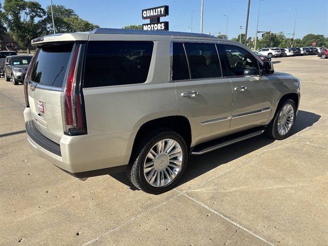 Used 2016 Cadillac Escalade Luxury AWD/4WD image 17