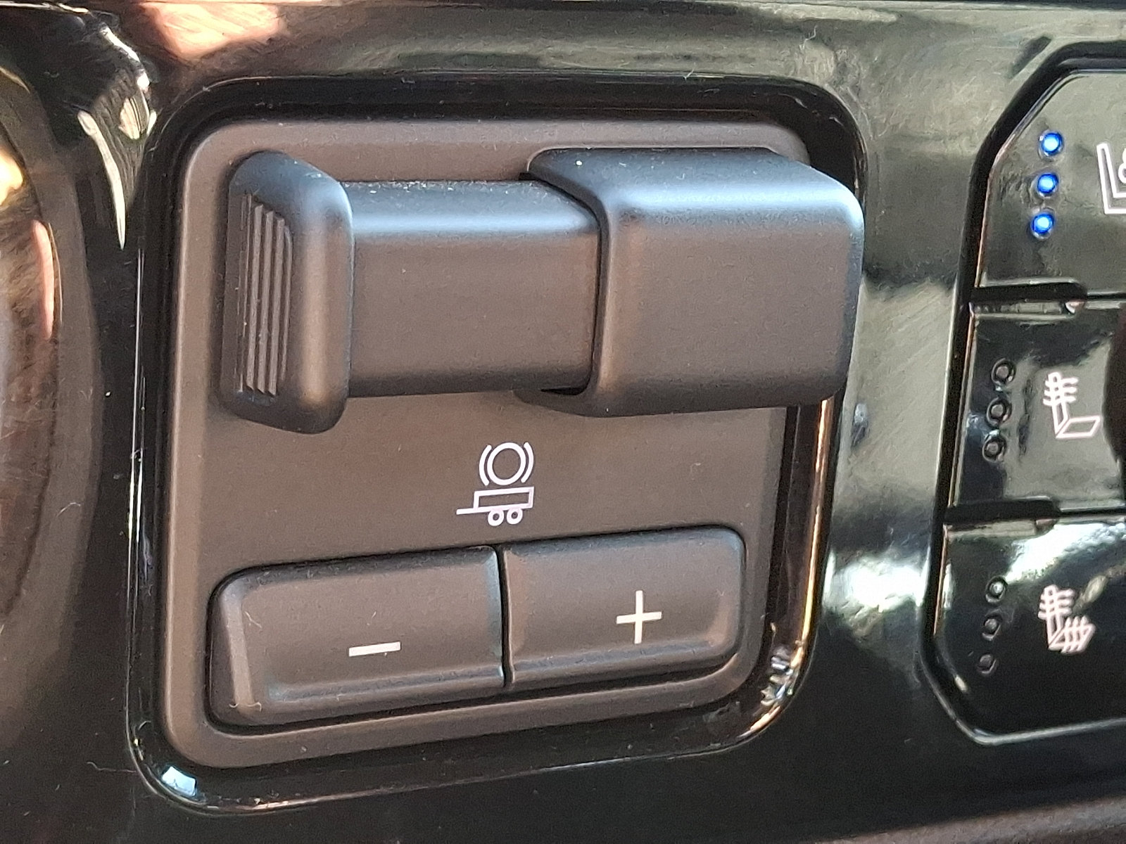 Certified 2025 Chevrolet Silverado 1500 LTZ w/ Technology Package AWD/4WD image 26