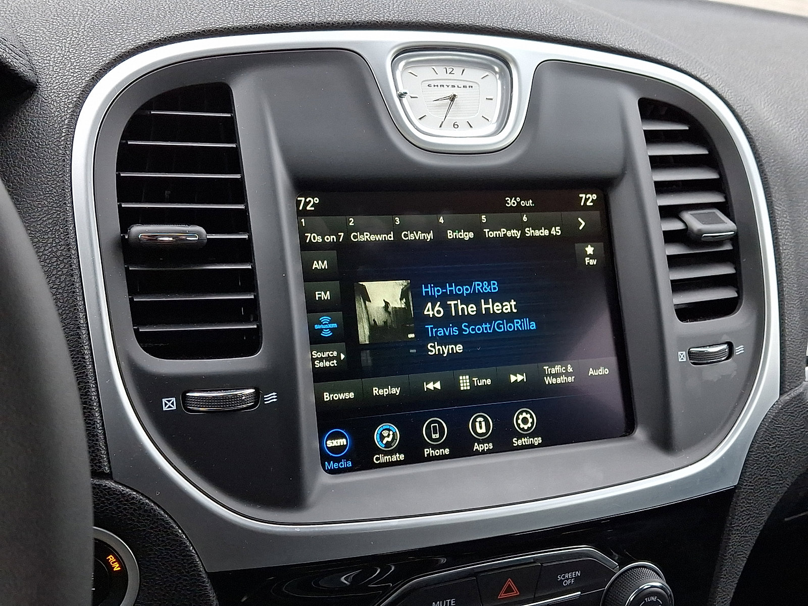 Used 2023 Chrysler 300 Touring w/ Sport Appearance Package image 18