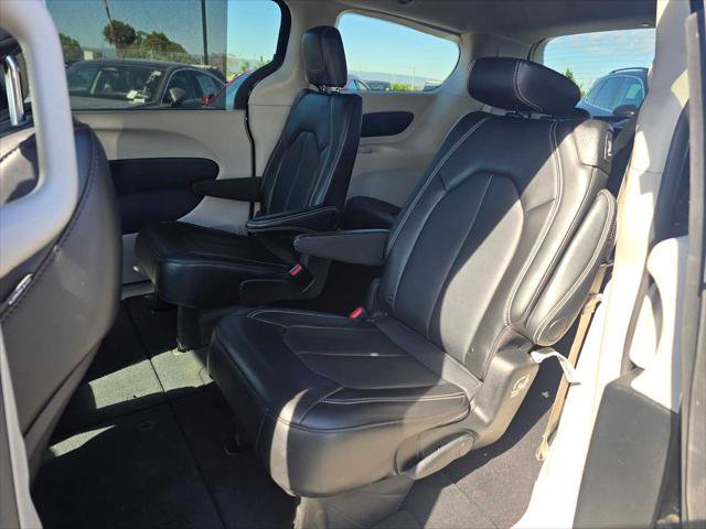 Used 2024 Chrysler Pacifica Touring-L FWD image 20