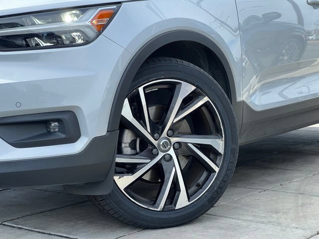 Used 2020 Volvo XC40 T5 R-Design AWD/4WD image 2