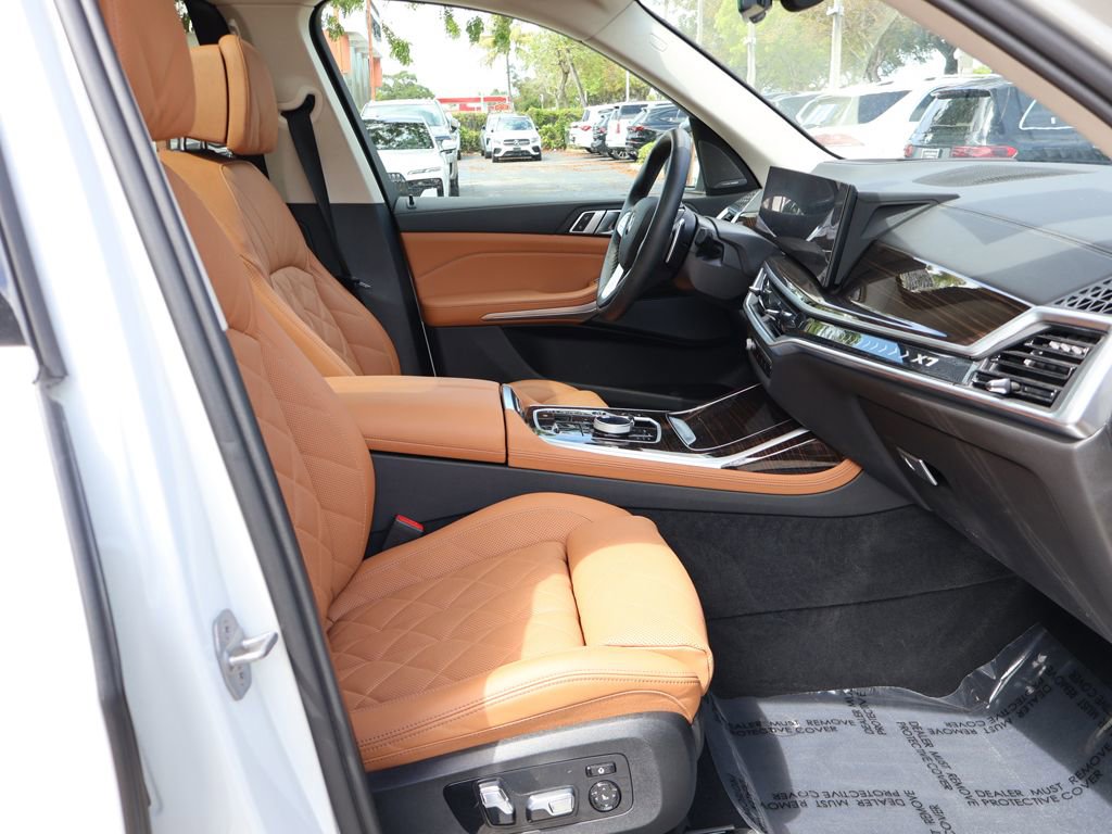 Used 2023 BMW X7 xDrive40i w/ Executive Package image 36