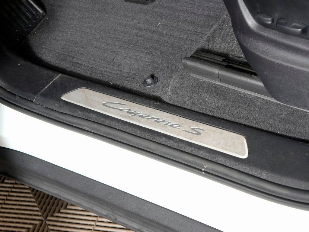 Certified 2024 Porsche Cayenne S w/ Premium Package Plus AWD/4WD image 18