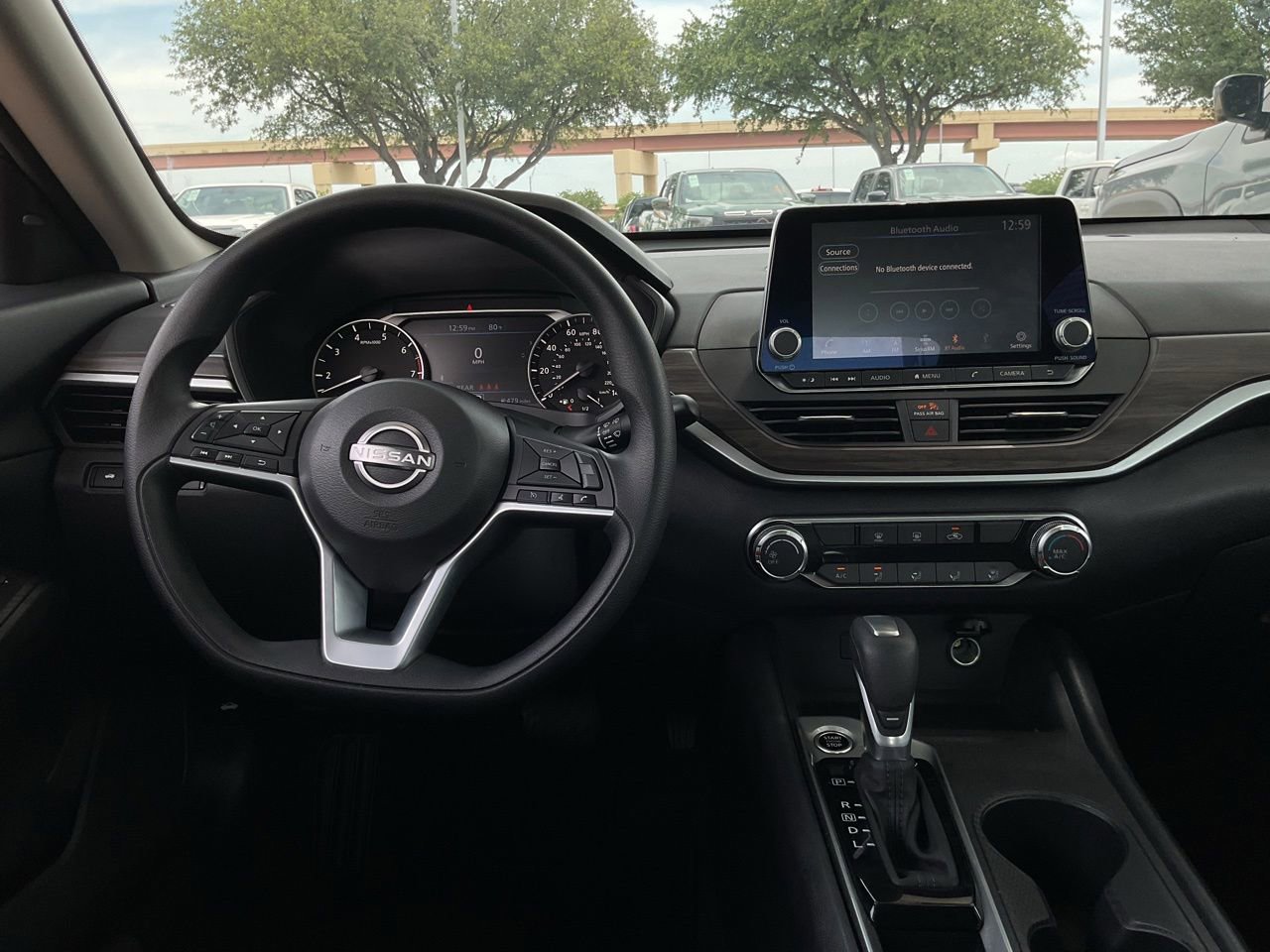 Used 2025 Nissan Altima 2.5 SV FWD image 14