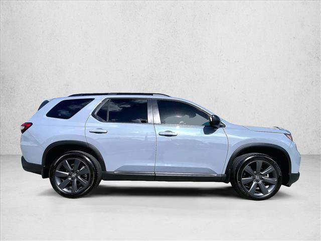 Used 2025 Honda Pilot Sport image 5