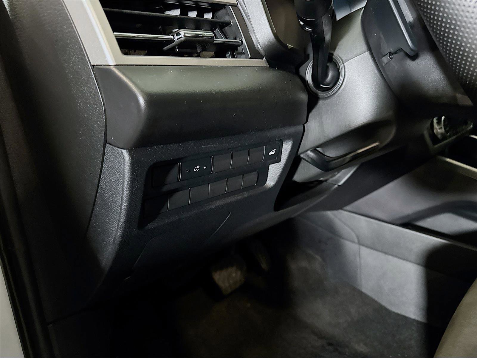 Used 2024 Mitsubishi Outlander SE FWD image 7