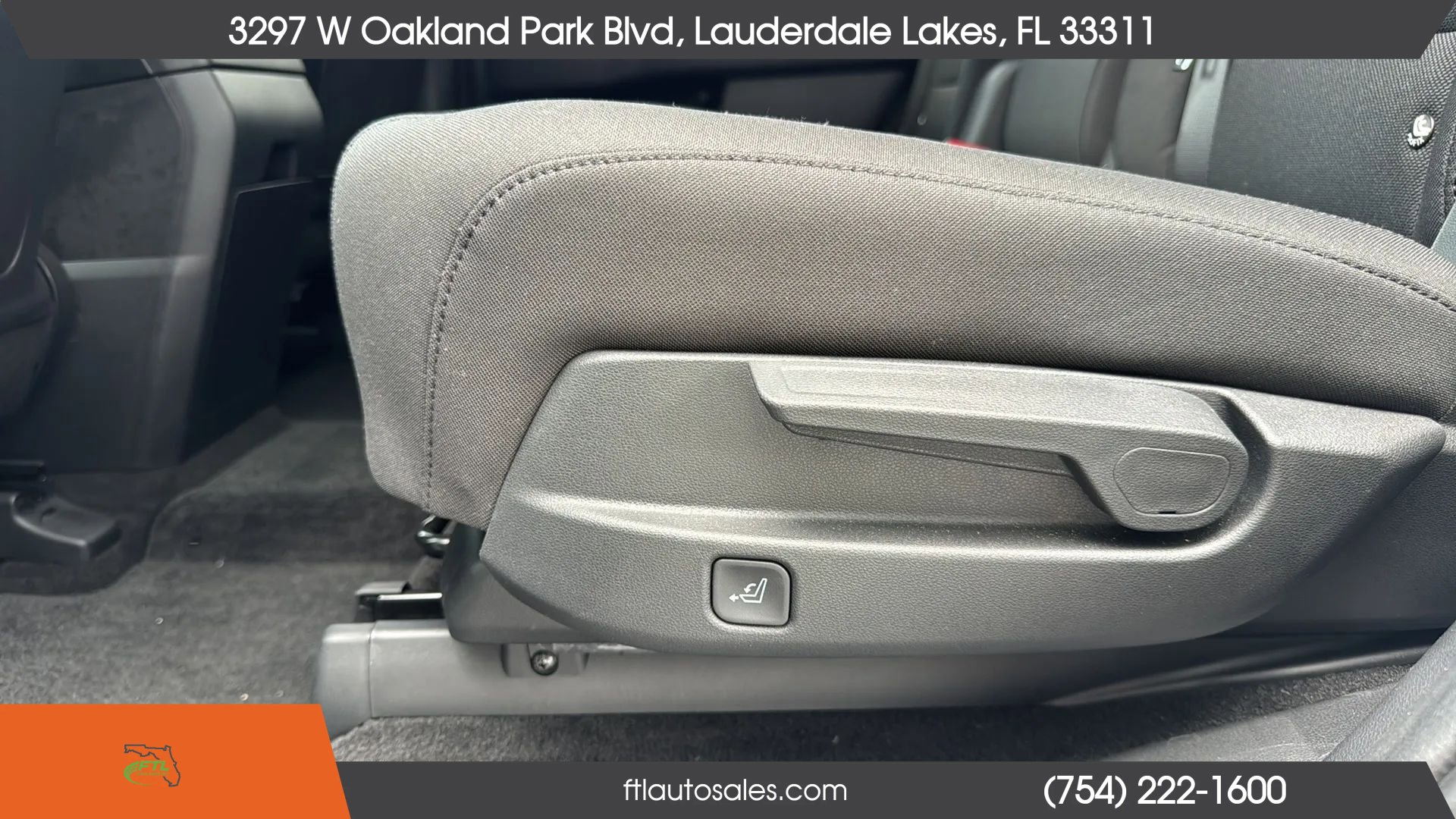 Used 2025 Hyundai Santa Fe SE FWD image 23