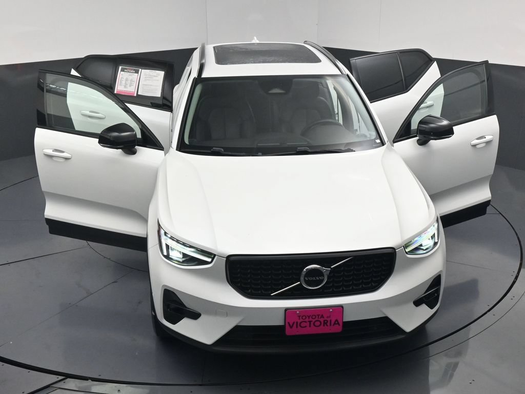 Used 2023 Volvo XC40 B4 Ultimate FWD image 25