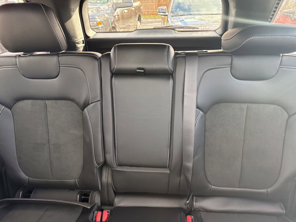 New 2025 Jeep Grand Cherokee Altitude image 15