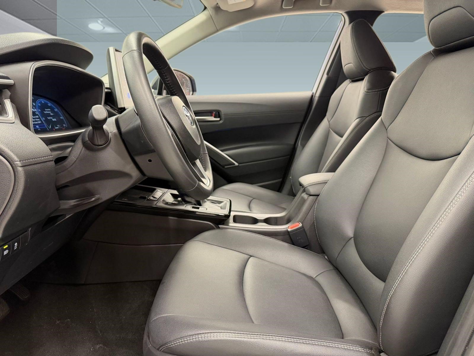 Used 2026 Toyota Corolla Cross XLE FWD image 4