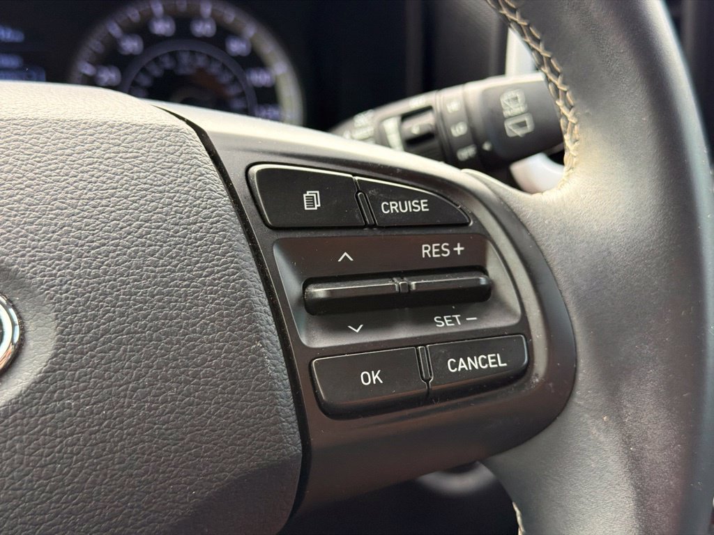 Used 2022 Hyundai Venue Limited FWD image 16