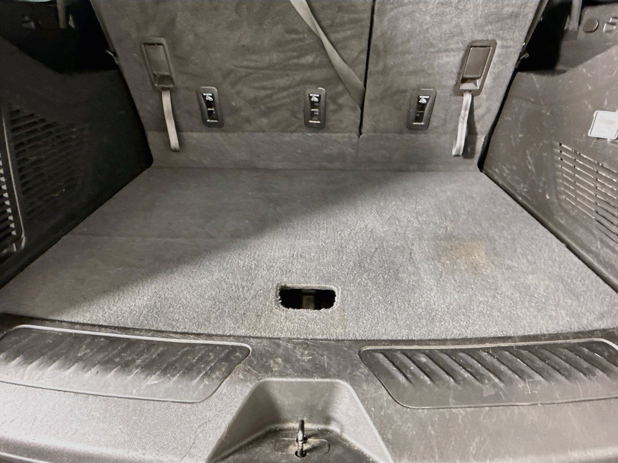 Used 2023 Chevrolet Suburban LS RWD image 27