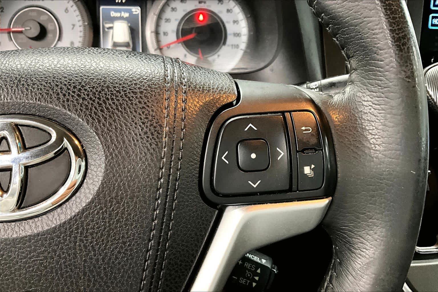 Used 2016 Toyota Sienna SE Premium FWD image 24