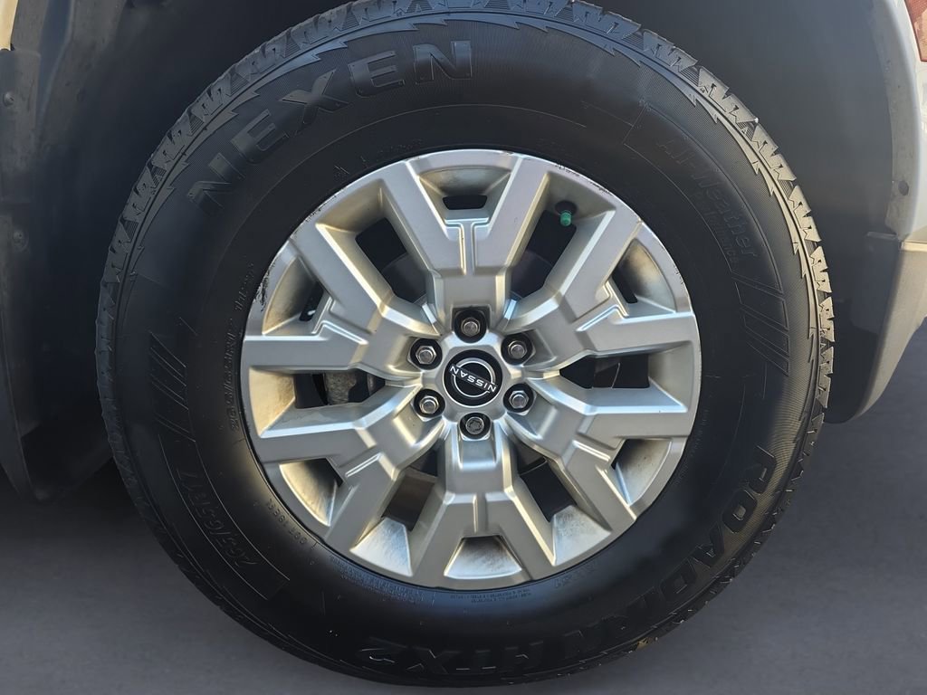 Used 2022 Nissan Frontier SV image 14