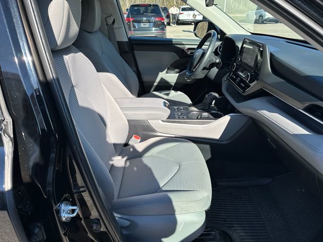 Used 2023 Toyota Highlander LE AWD/4WD image 35