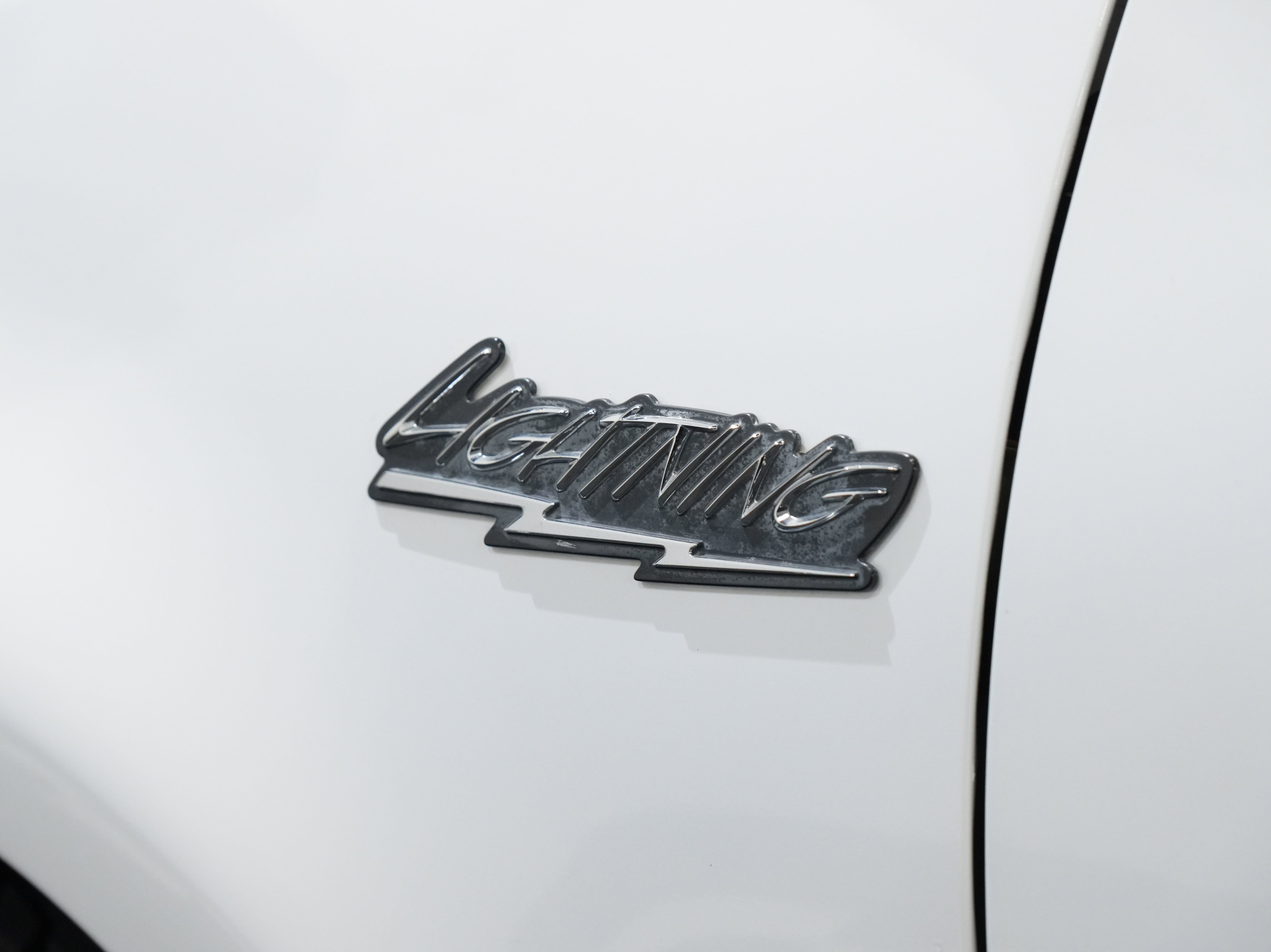 Used 2004 Ford F150 Lightning RWD image 19