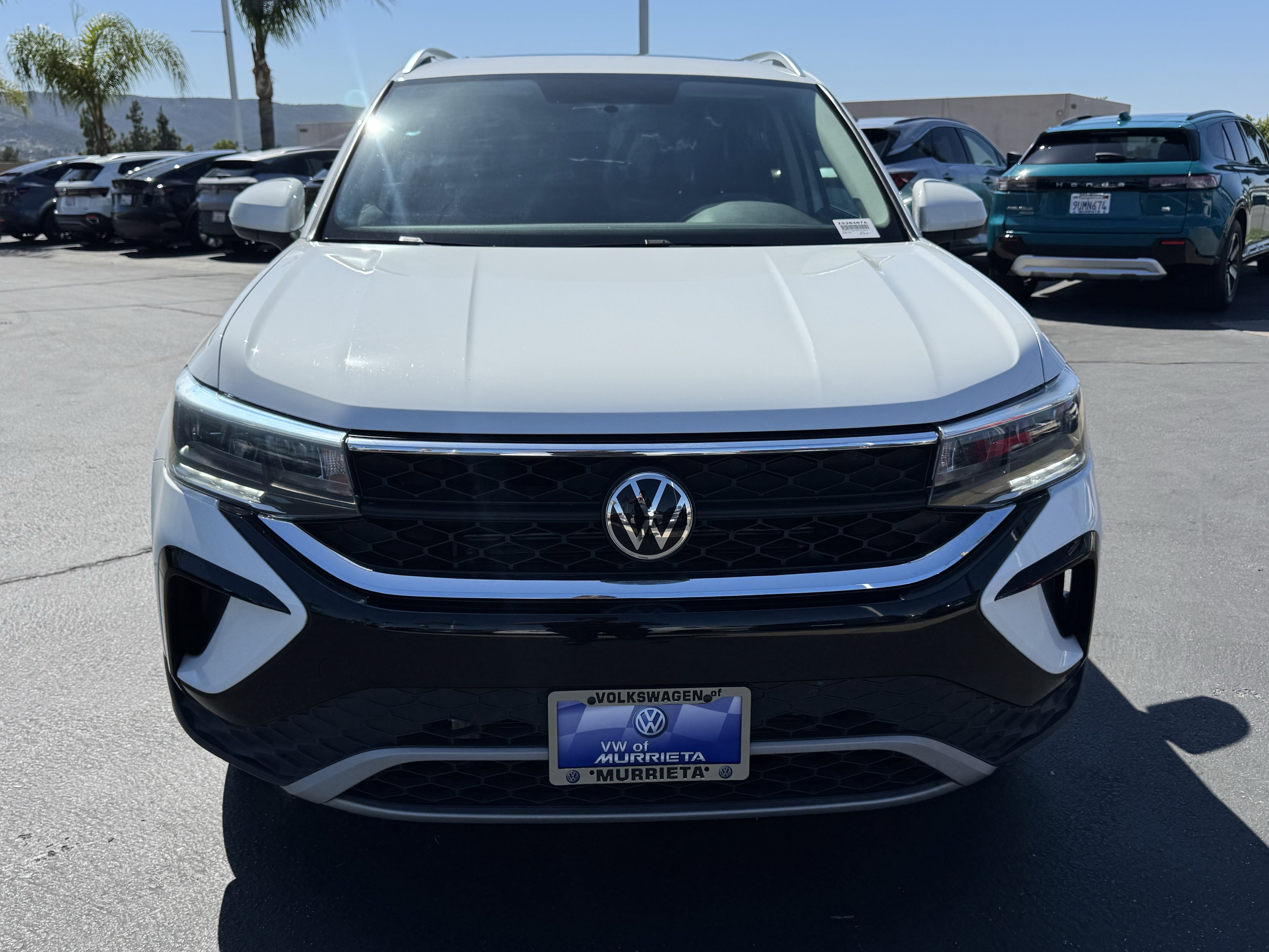 Used 2022 Volkswagen Taos SE w/ Panoramic Sunroof Package FWD image 3