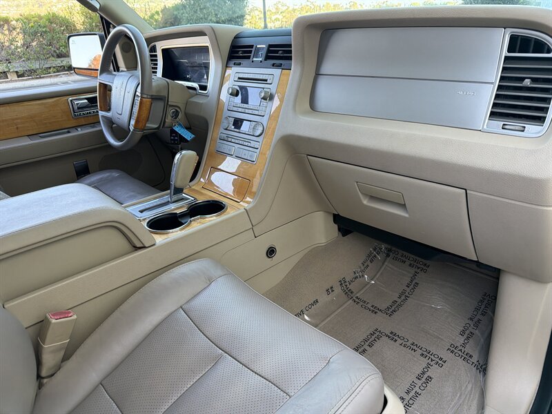 Used 2008 Lincoln Navigator 2WD image 14