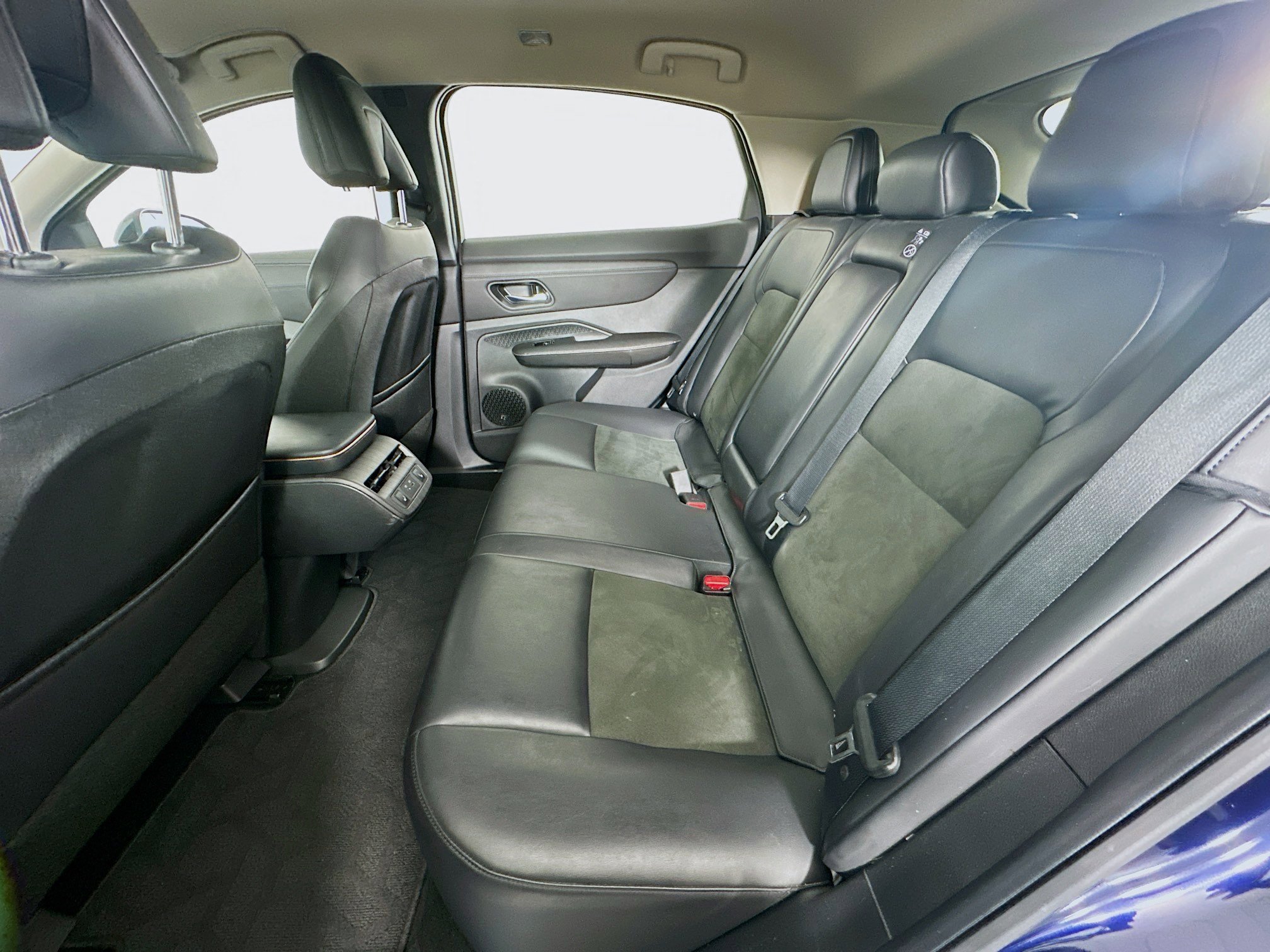 Used 2024 Nissan Ariya AWD image 27