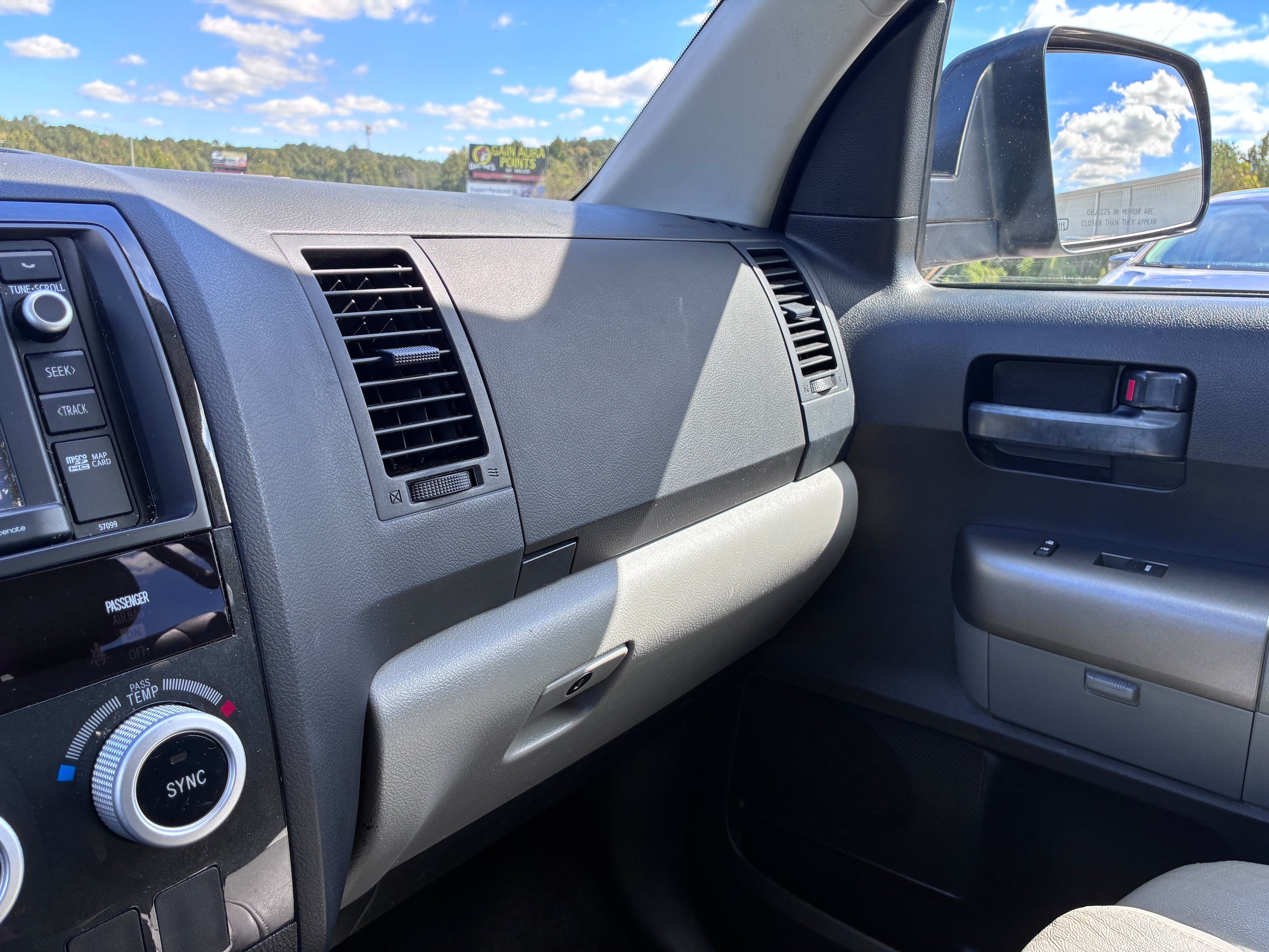 Used 2015 Toyota Sequoia SR5 AWD/4WD image 22