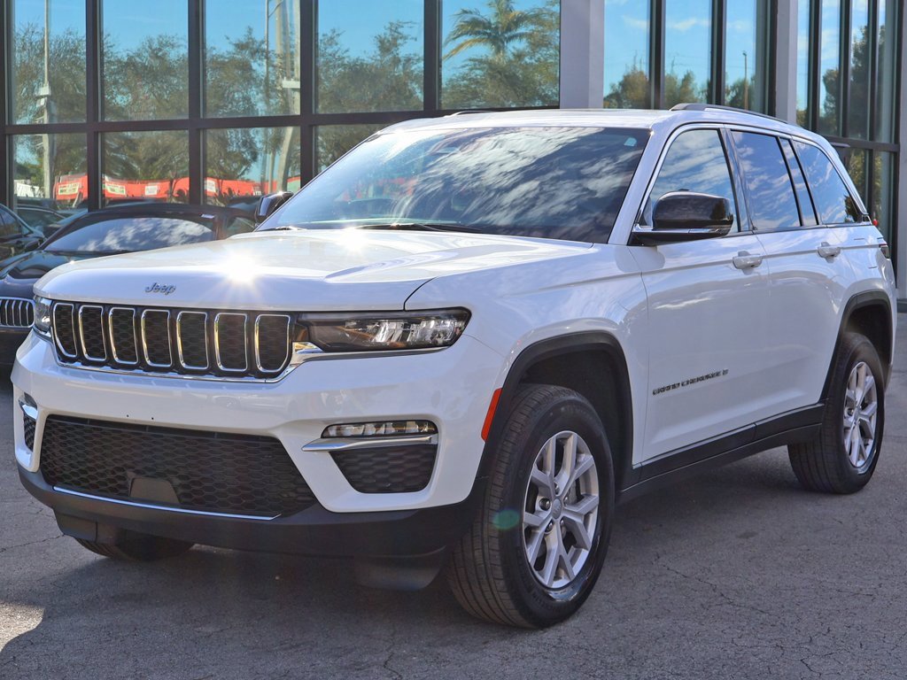 Used 2022 Jeep Grand Cherokee Limited w/ Trailer Tow Prep Group (B) image 9