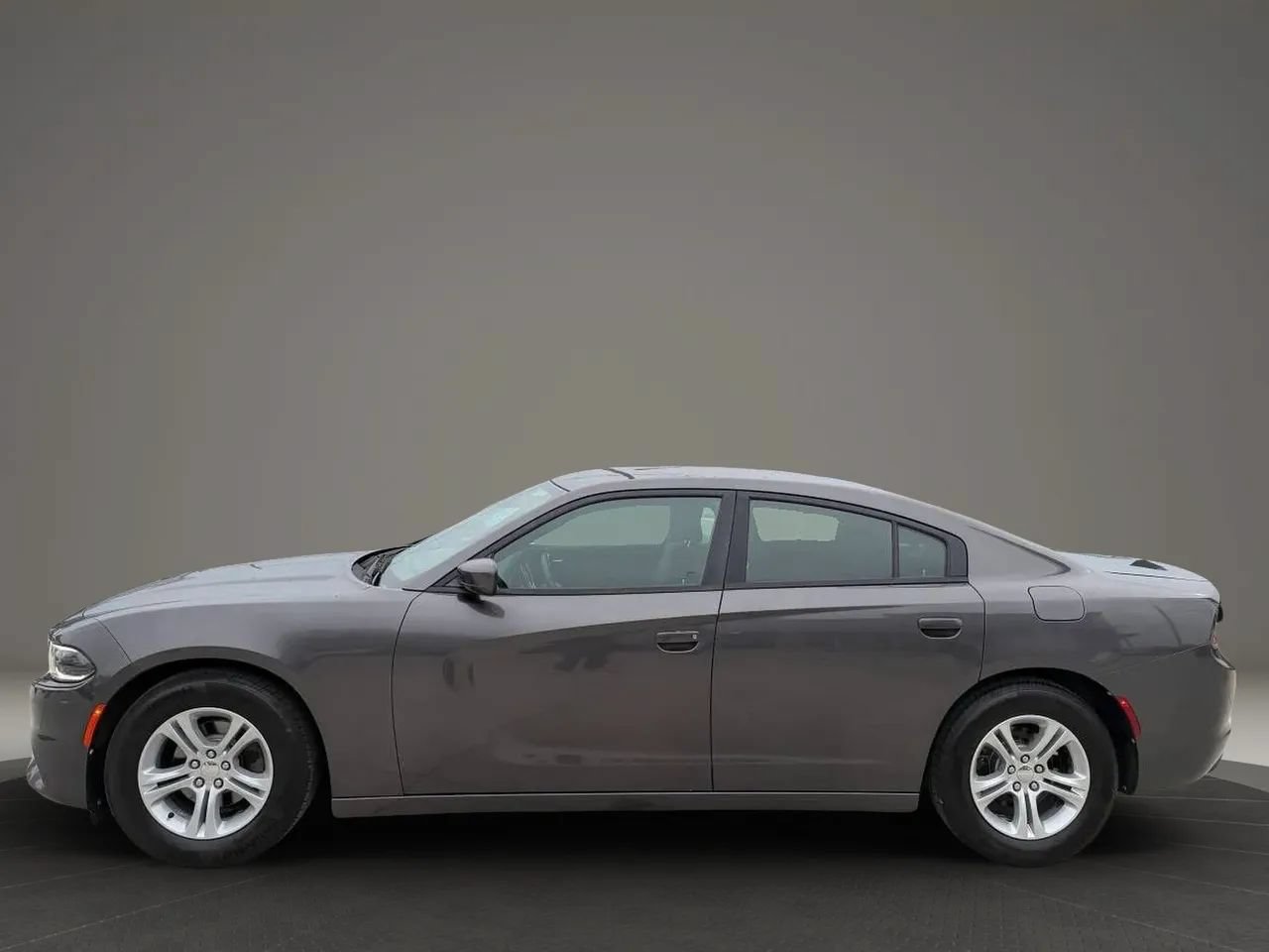 Used 2015 Dodge Charger SE w/ Popular Equipment Group RWD image 5