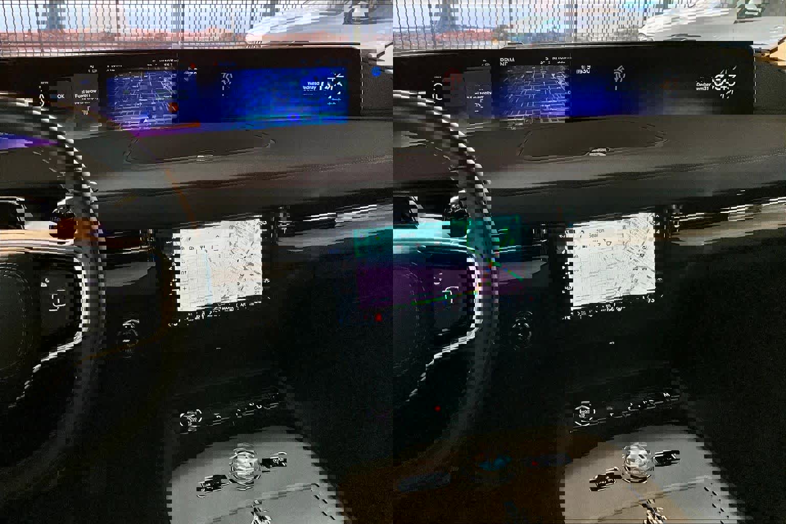 Used 2025 Lincoln Navigator Reserve image 6